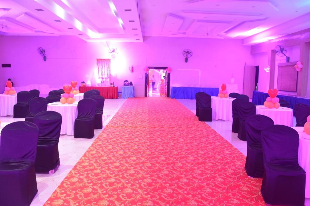 Hotel Royal Regency Bori  Esterno foto