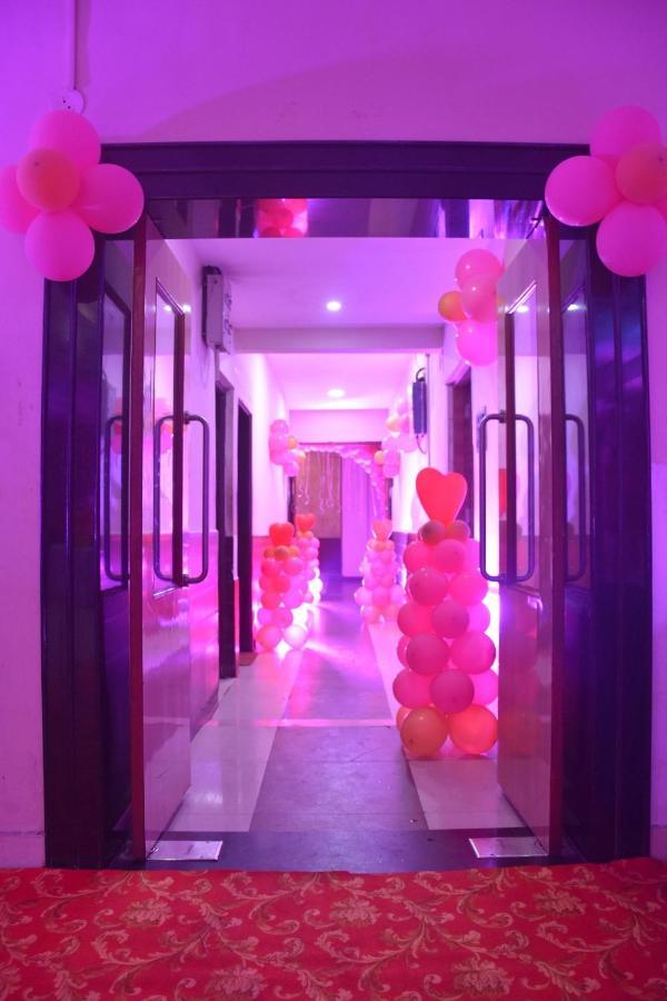 Hotel Royal Regency Bori  Esterno foto