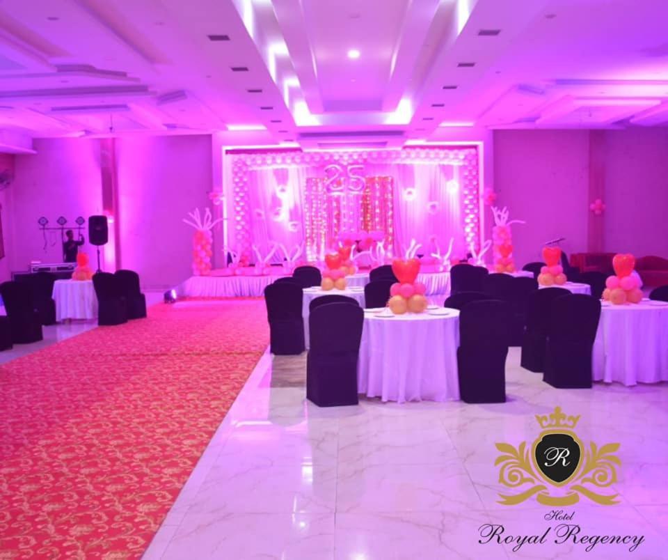 Hotel Royal Regency Bori  Esterno foto