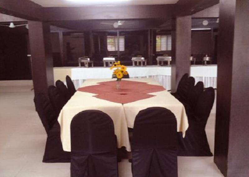 Hotel Royal Regency Bori  Esterno foto