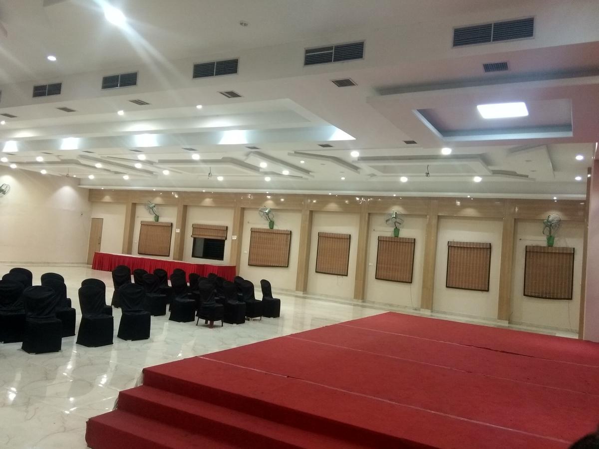 Hotel Royal Regency Bori  Esterno foto