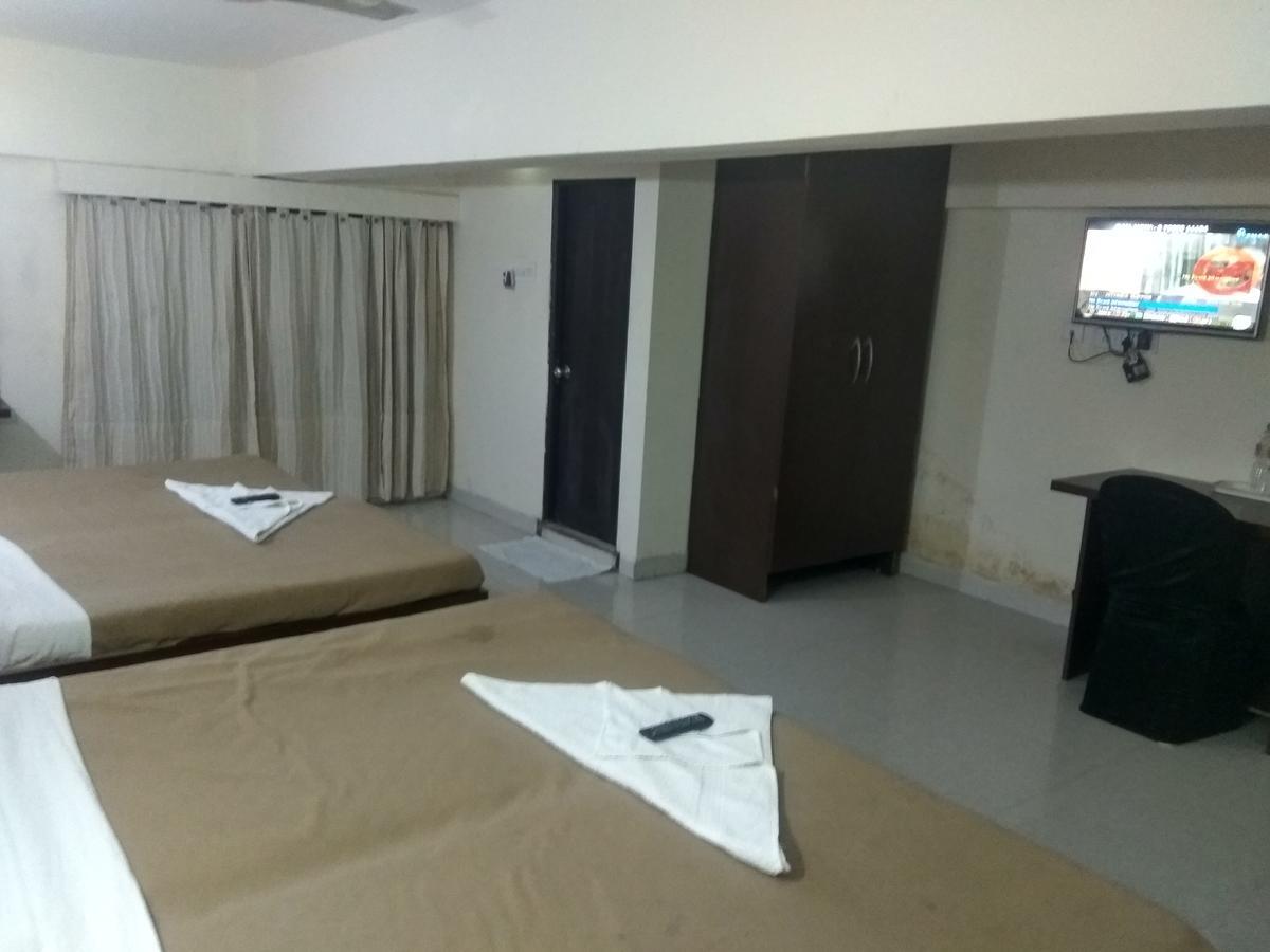 Hotel Royal Regency Bori  Esterno foto