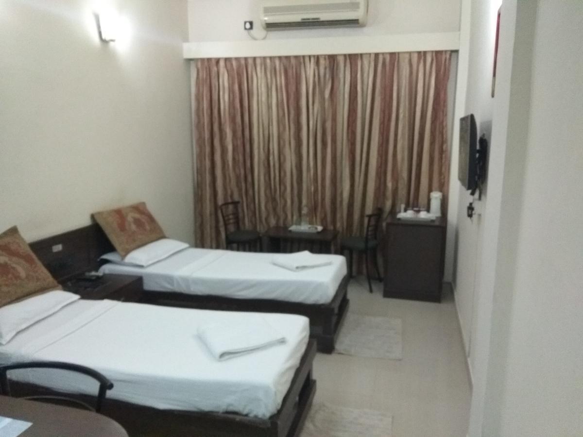 Hotel Royal Regency Bori  Esterno foto