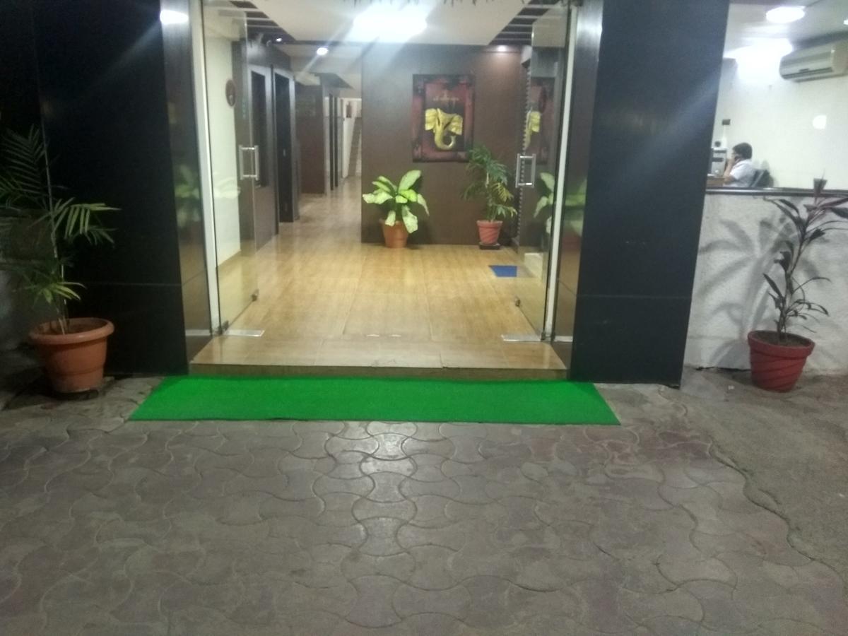 Hotel Royal Regency Bori  Esterno foto