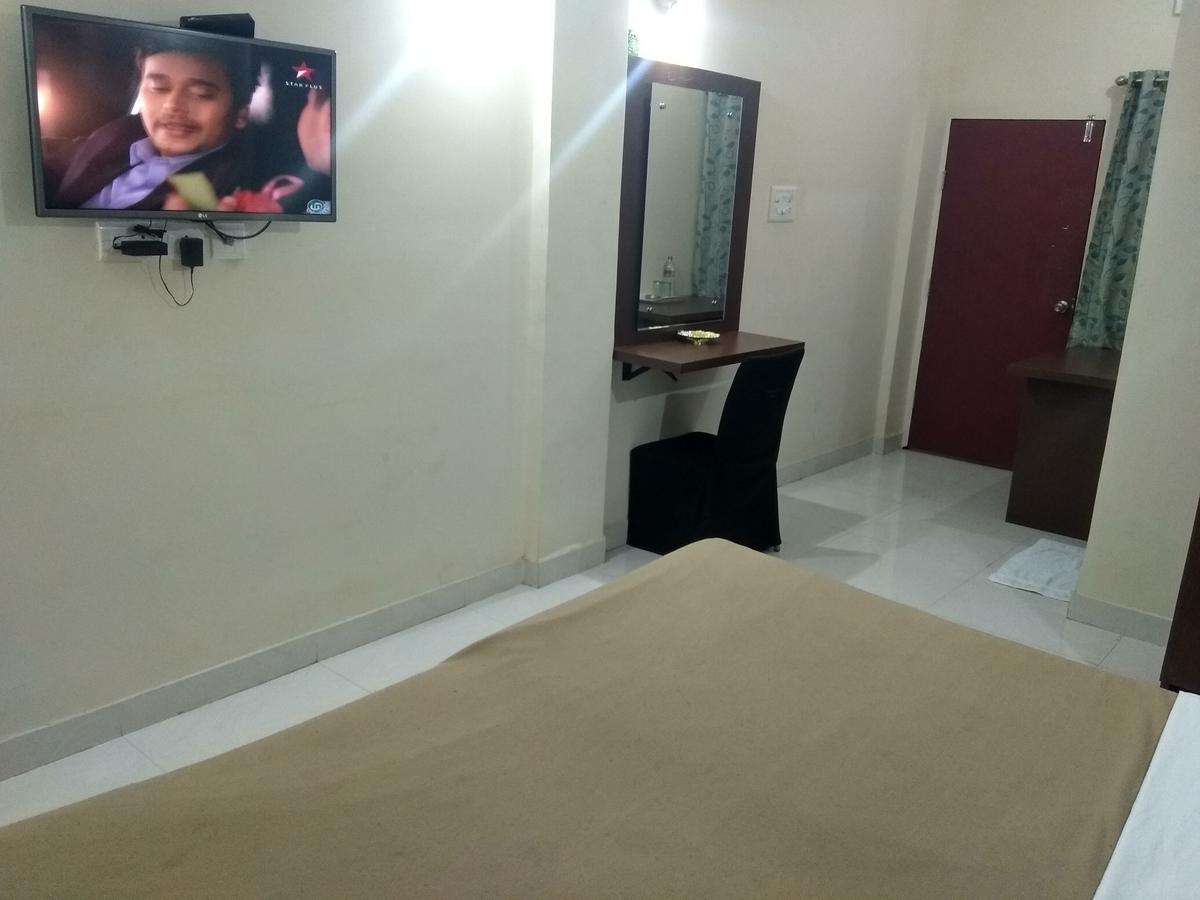 Hotel Royal Regency Bori  Esterno foto