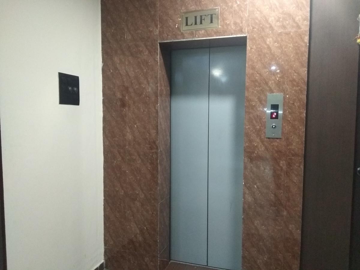 Hotel Royal Regency Bori  Esterno foto
