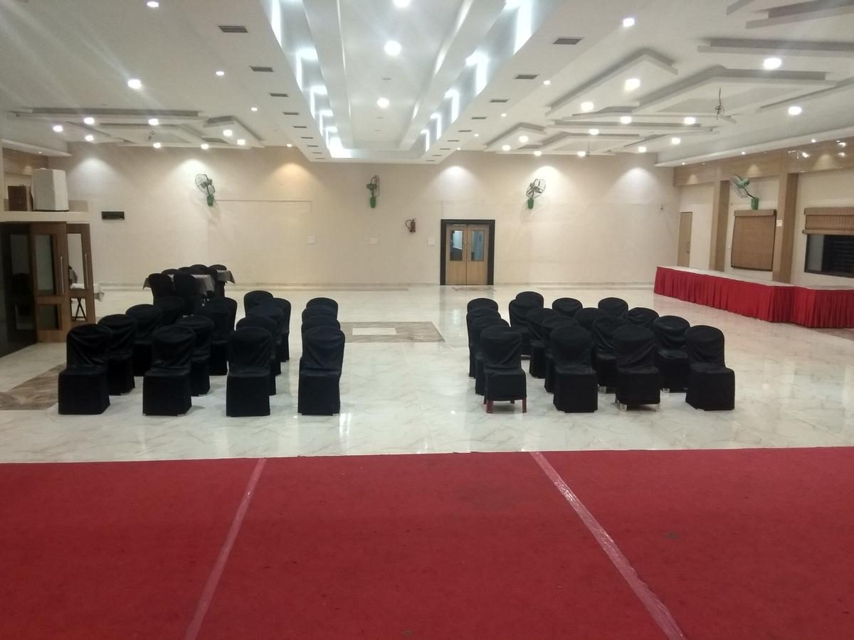 Hotel Royal Regency Bori  Esterno foto