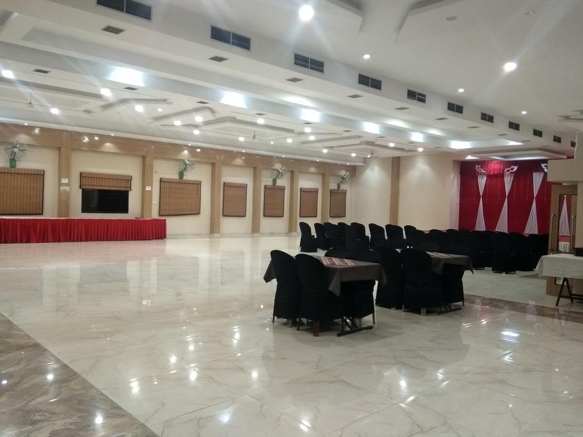 Hotel Royal Regency Bori  Esterno foto