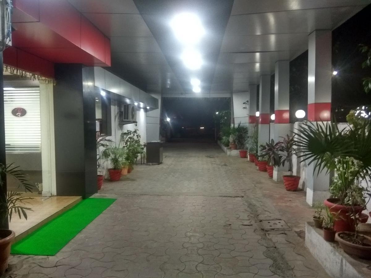 Hotel Royal Regency Bori  Esterno foto