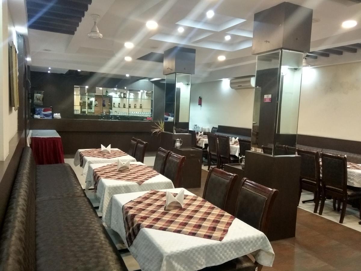 Hotel Royal Regency Bori  Esterno foto
