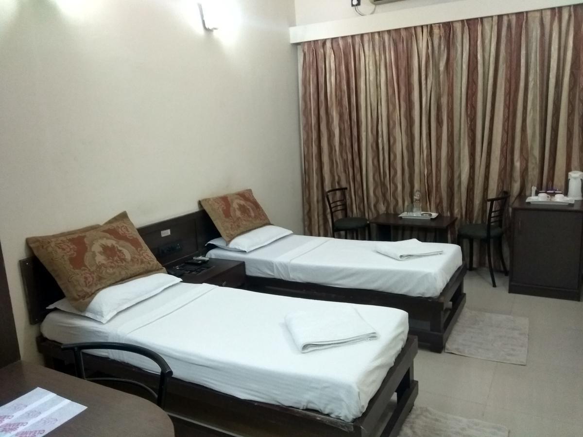 Hotel Royal Regency Bori  Esterno foto